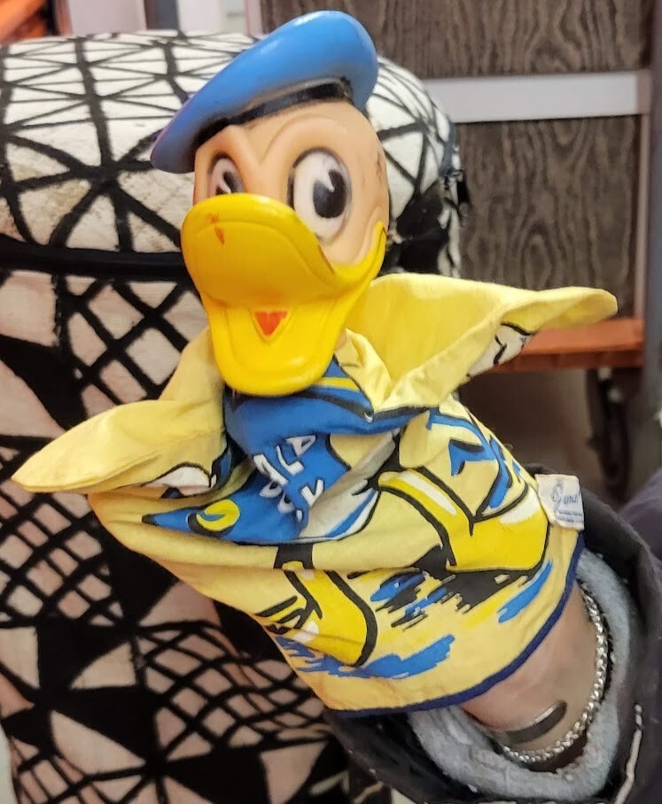Vintage GUND Disney Donald Duck Hand Puppet Toy Figure Hong Kong
