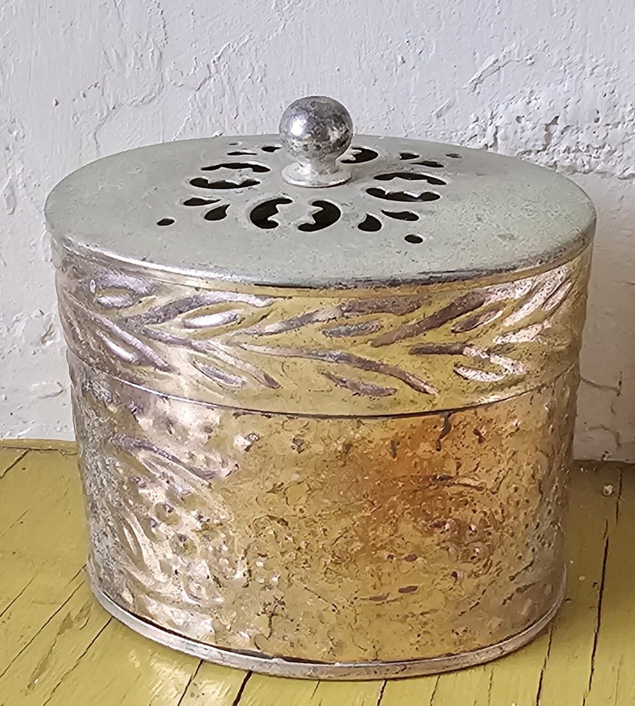 Vintage Decorative Metal Trinket Box for Jewelry and Keepsakes