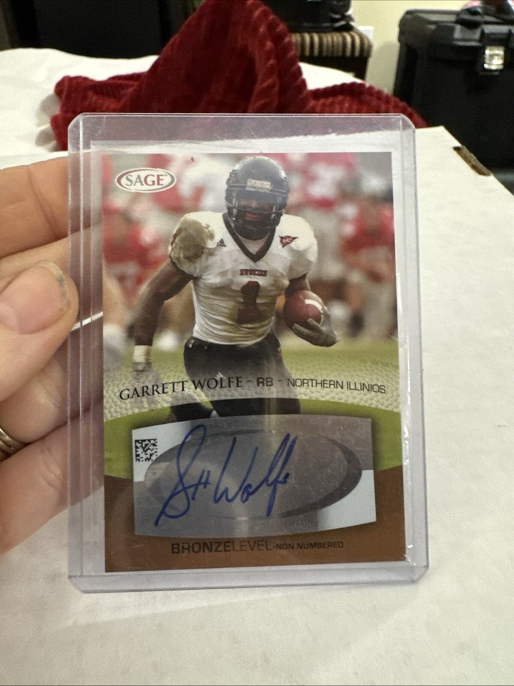 2007 Sage Garrett Wolfe Auto Rookie football card Northern Illinois HUSKIES