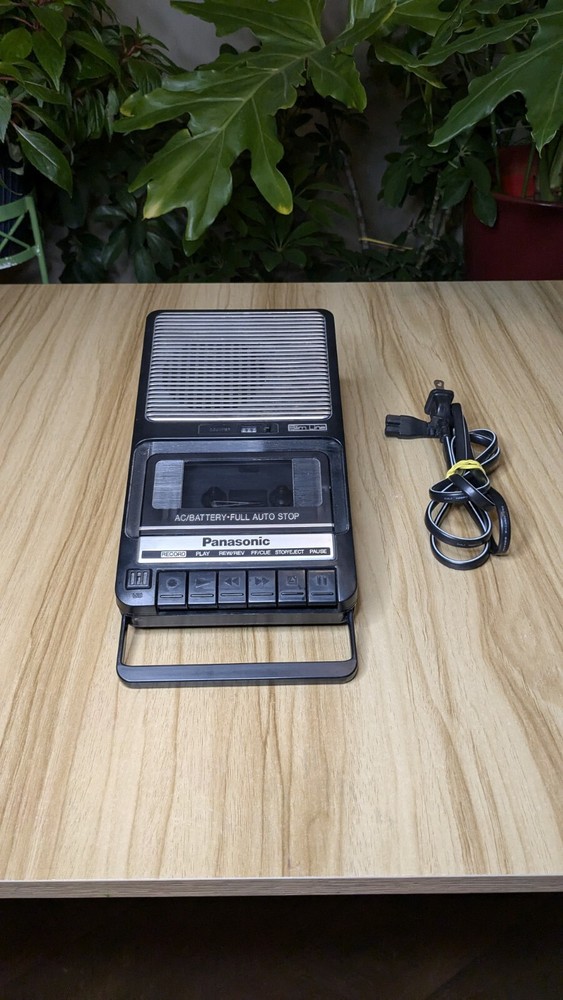 Panasonic RQ-2102 Slim Line Portable Cassette Tape Player & Recorder. Tested