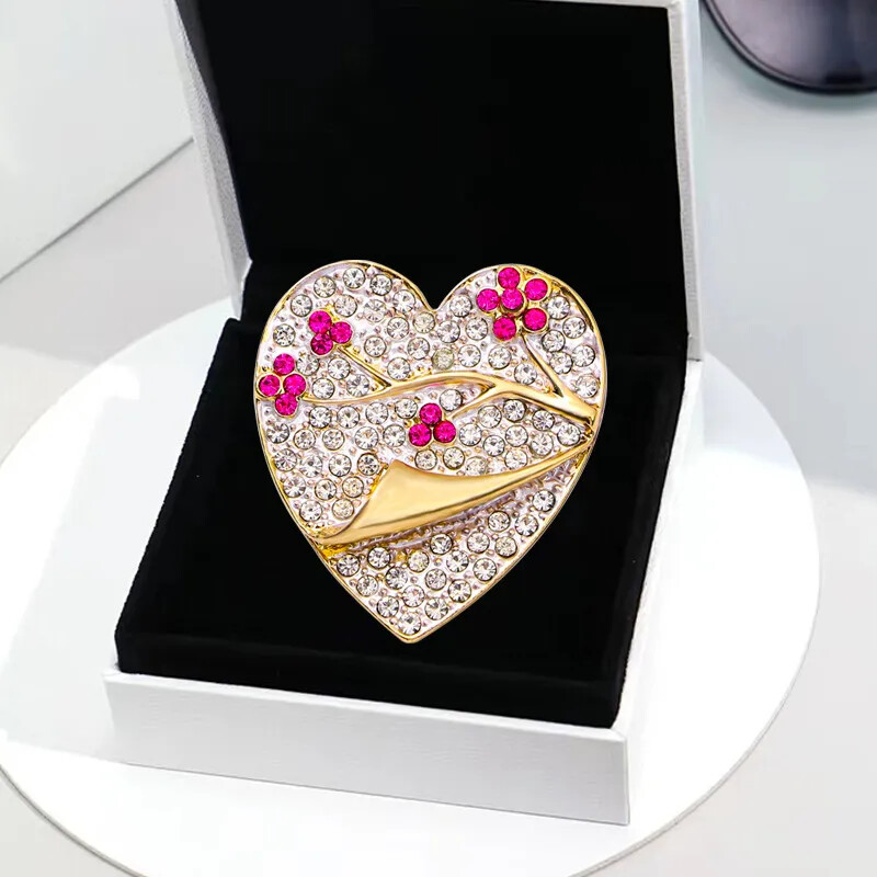 Exquisite Creative Design Love Brooch Minimalist Heart  Clothes Pin Accessories
