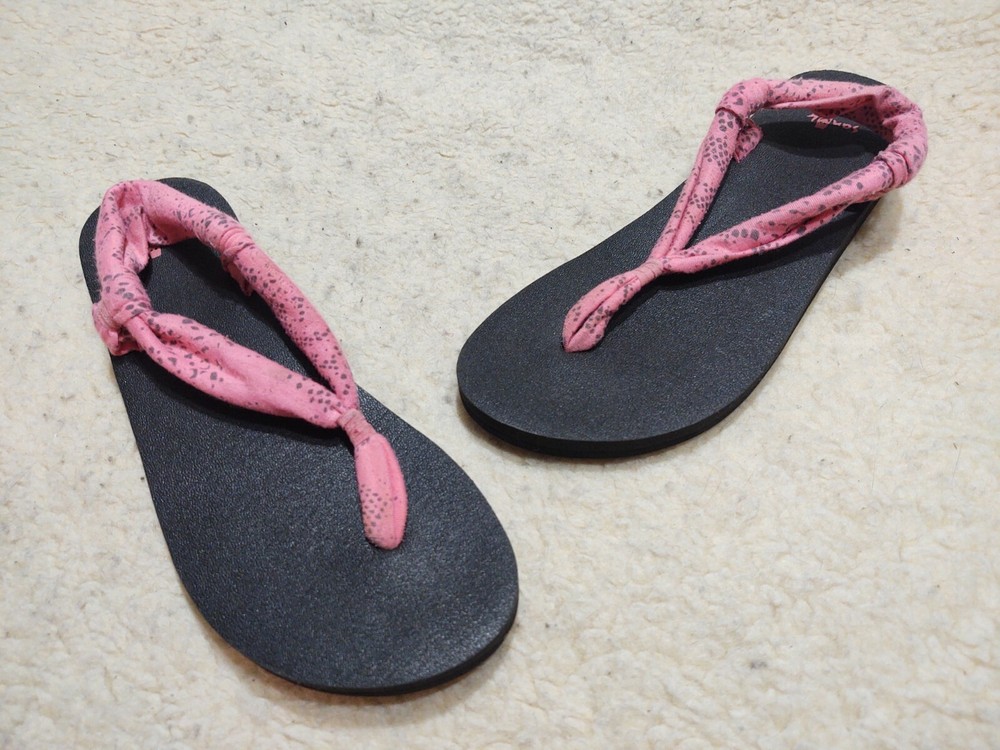 SANUK BLACK / PINK YOGA MAT STRAP FLIP FLOP SANDALS SIZE 5 - 6 Great condition