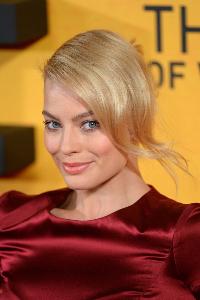 Margot Robbie Smiling With Closed Mouth 8x10 Picture Celebrity Print