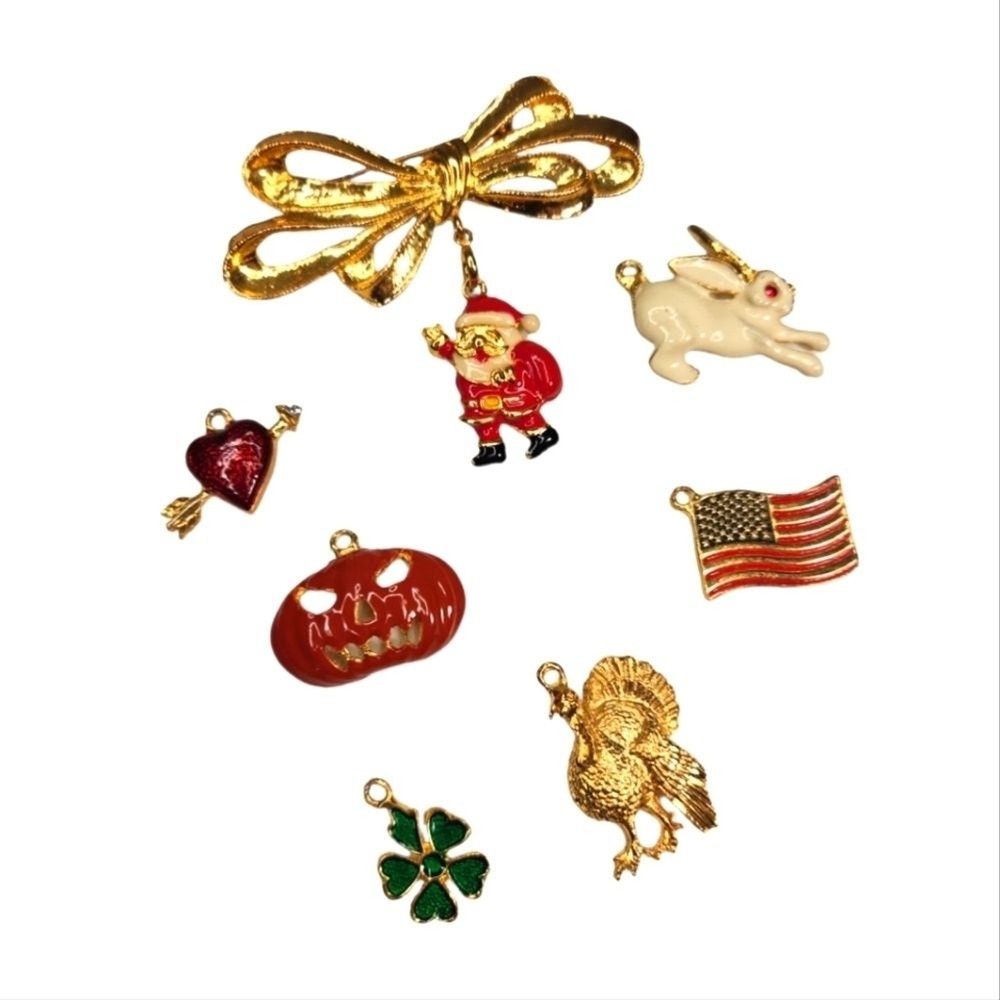 EUC Phister Interchangeable Holiday 7 Charm Brooch Pin Set HALLOWEEN CHRISTMAS