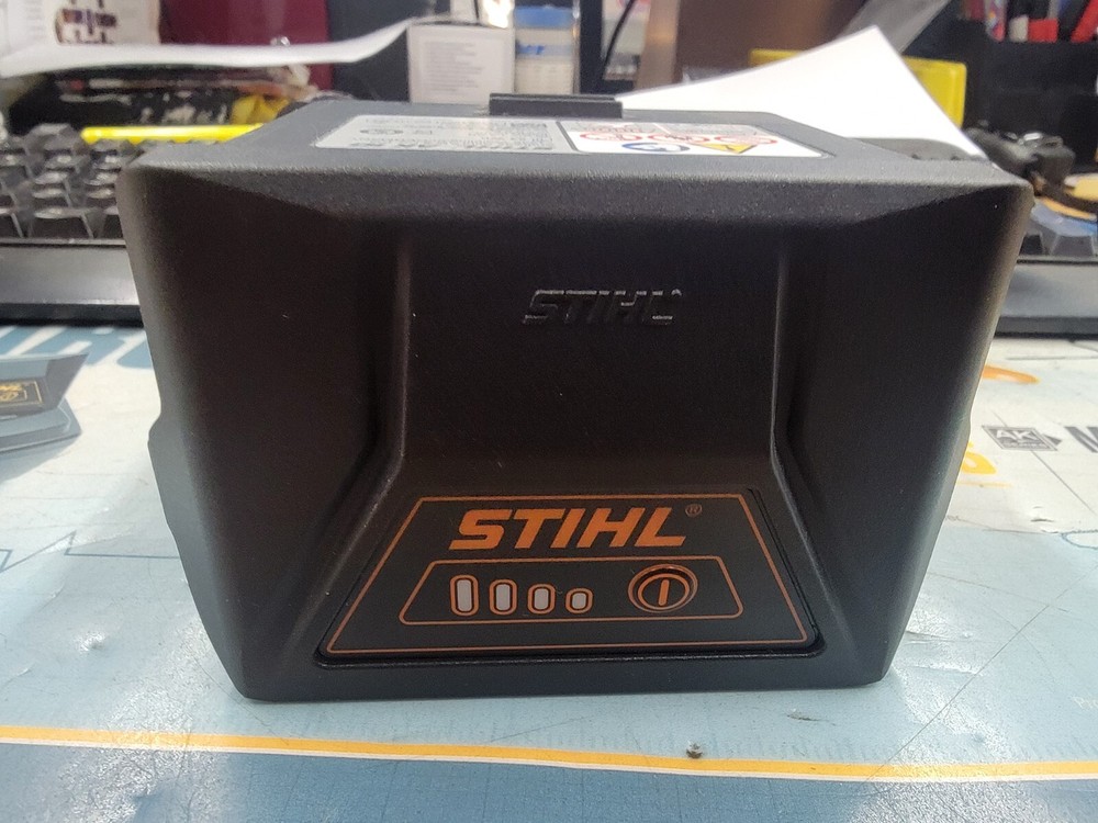 NEW OEM STIHL AK10 36V 2.0AH BATTERY