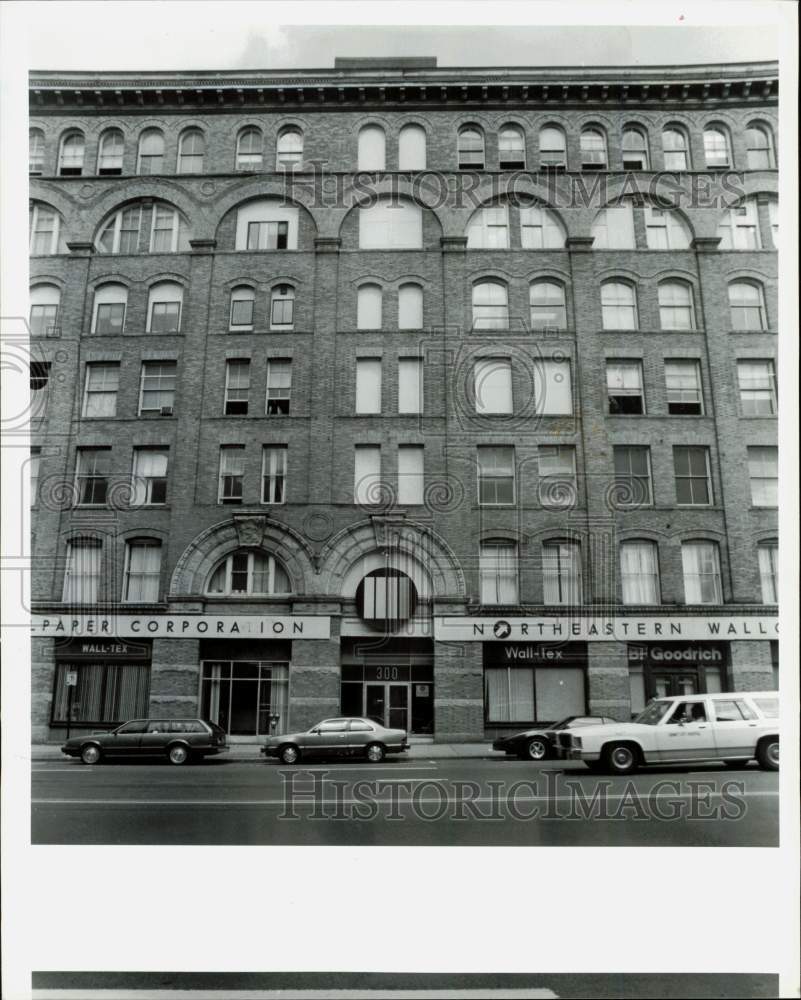 1989 Press Photo View of Paper Corporation Northeastern Wall building in Boston