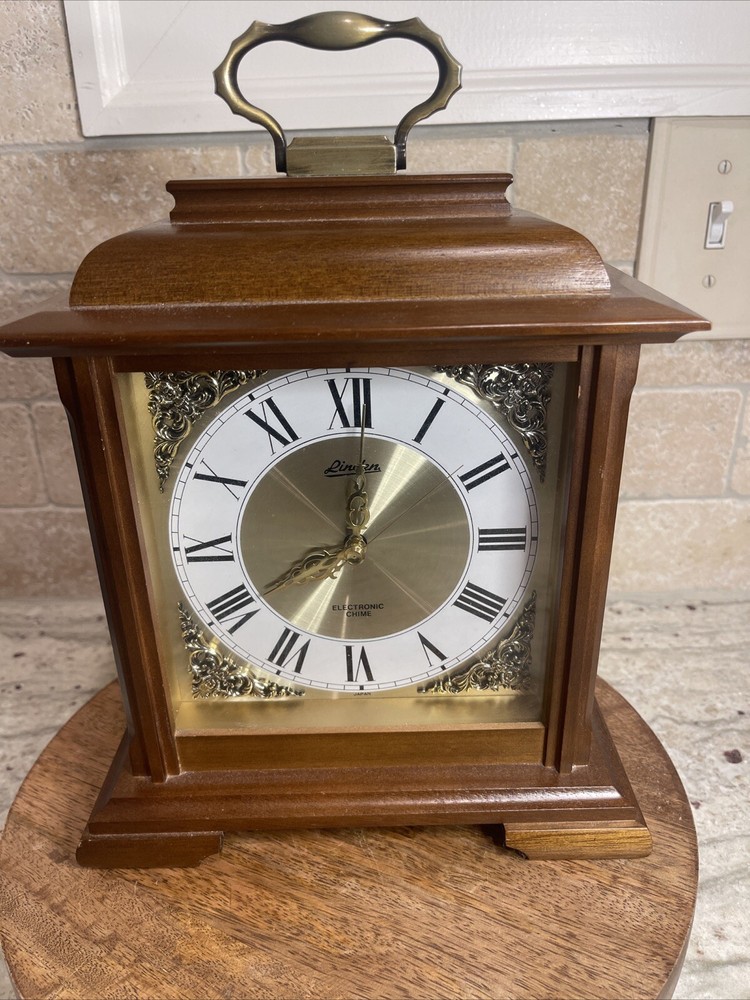 Linden Wooden Bracket Mantle Quartz Clock Model 7011 Hourly Chime Roman Numerals