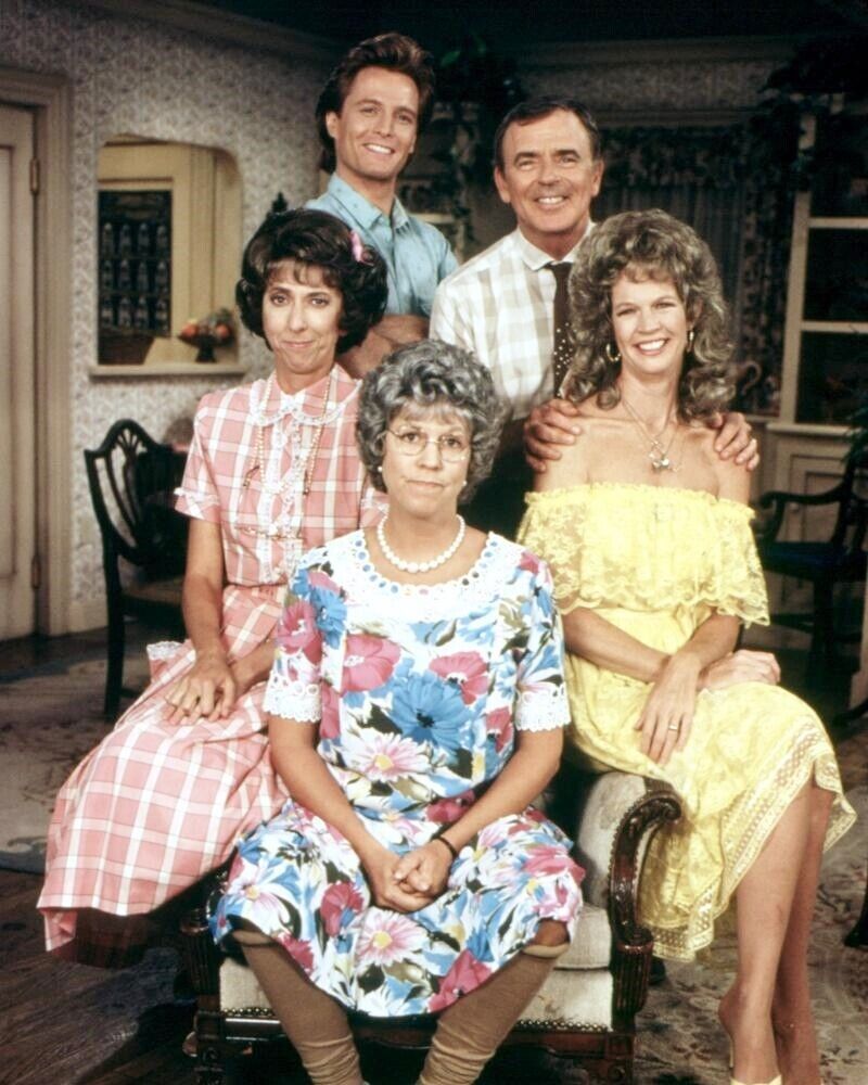 Mamas Family Cast Posing Together 8x10 Picture Celebrity Print