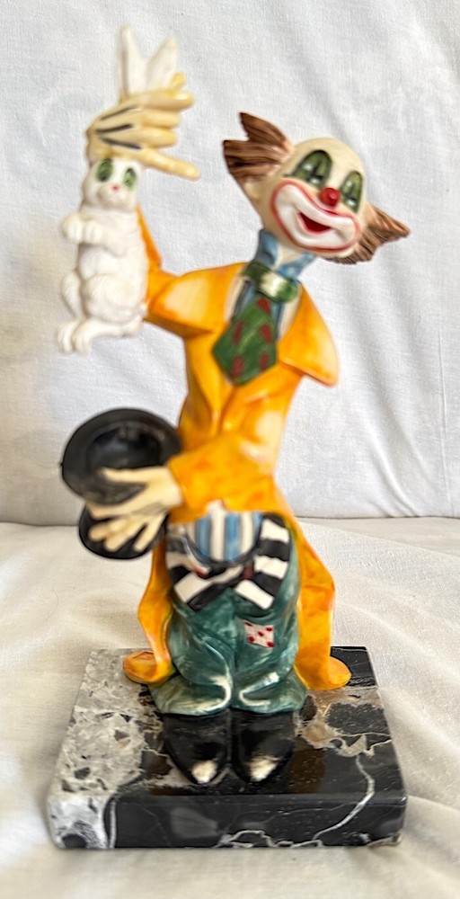 CLOWN DOING MAGIC FIGURINE ON A CARRARA MARBLE BASE MADE IN ITALY