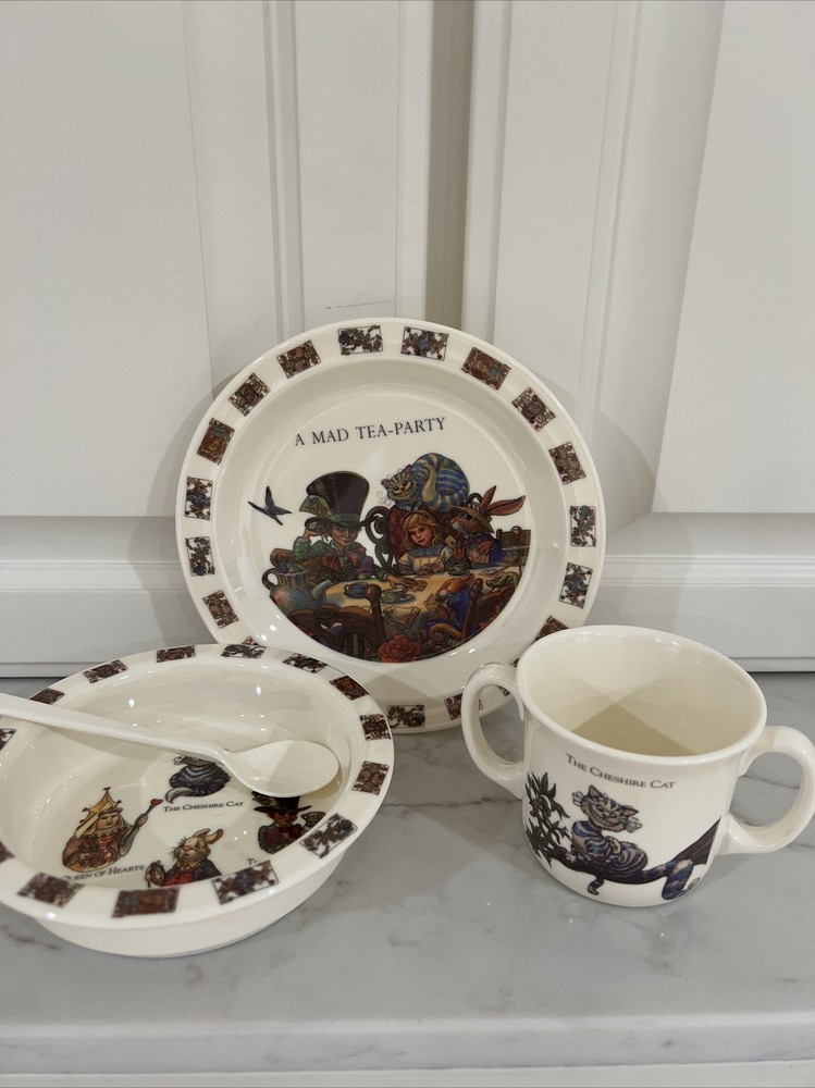Alice In Wonderland 4piece Dinnerware Set 80s Vintage Tempest