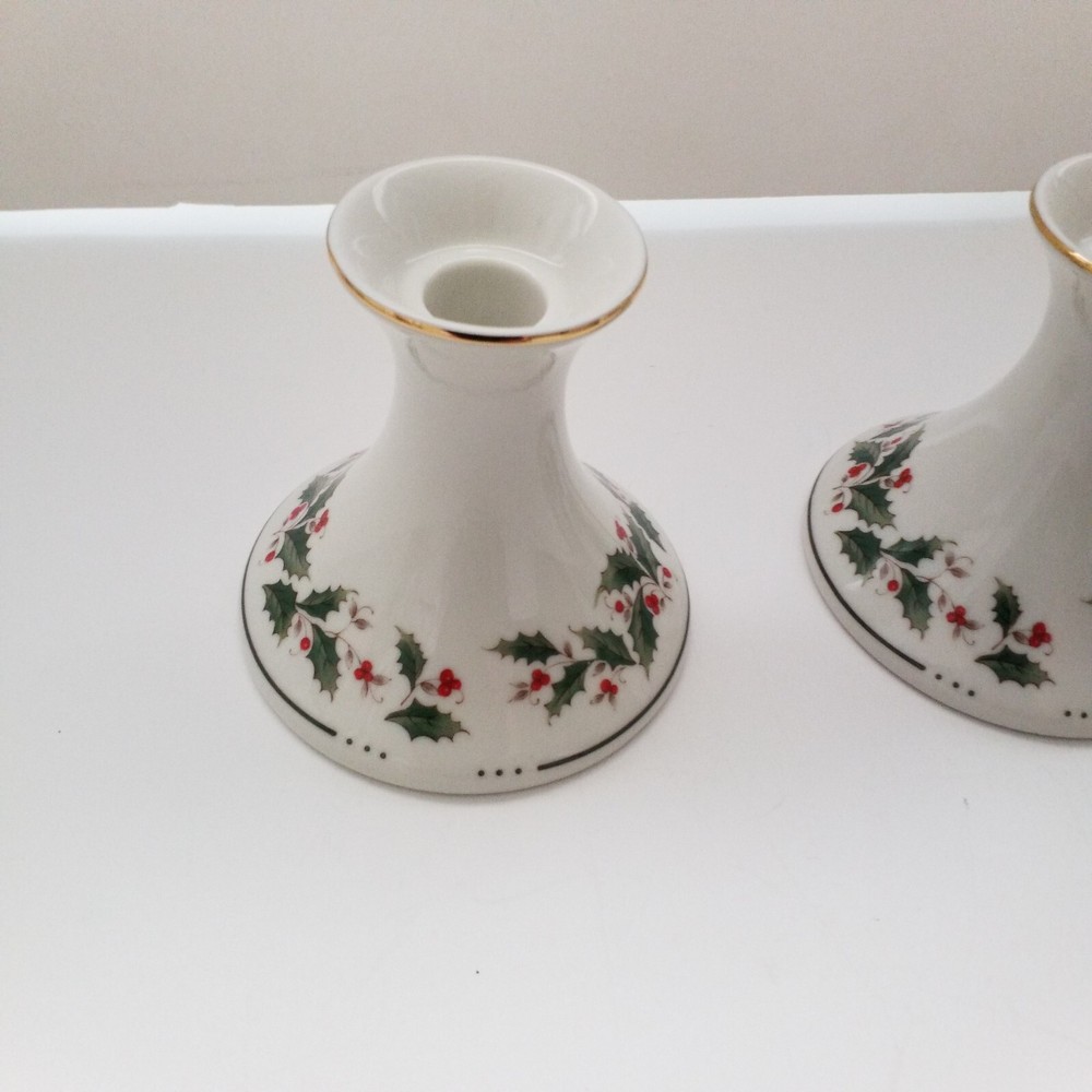 Vintage Bradlees Holly & Berries Yuletide Porcelain Christmas Candle Holders Set
