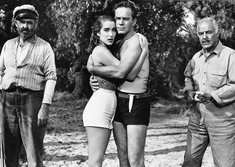 Julie Adams Hugging The Gentleman 8x10 Picture Celebrity Print