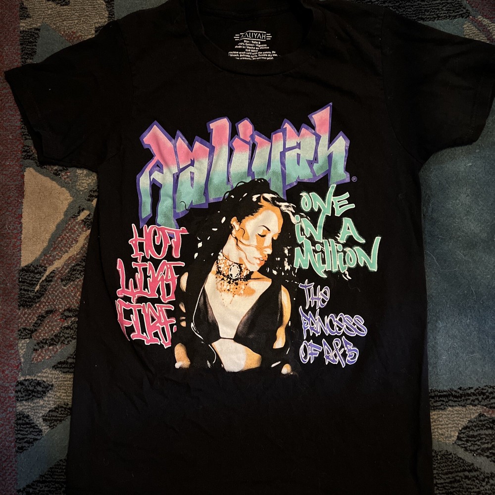 AALIYAH  Authentic T-shirt Black Size Small Graffiti Style Letters Cool-image