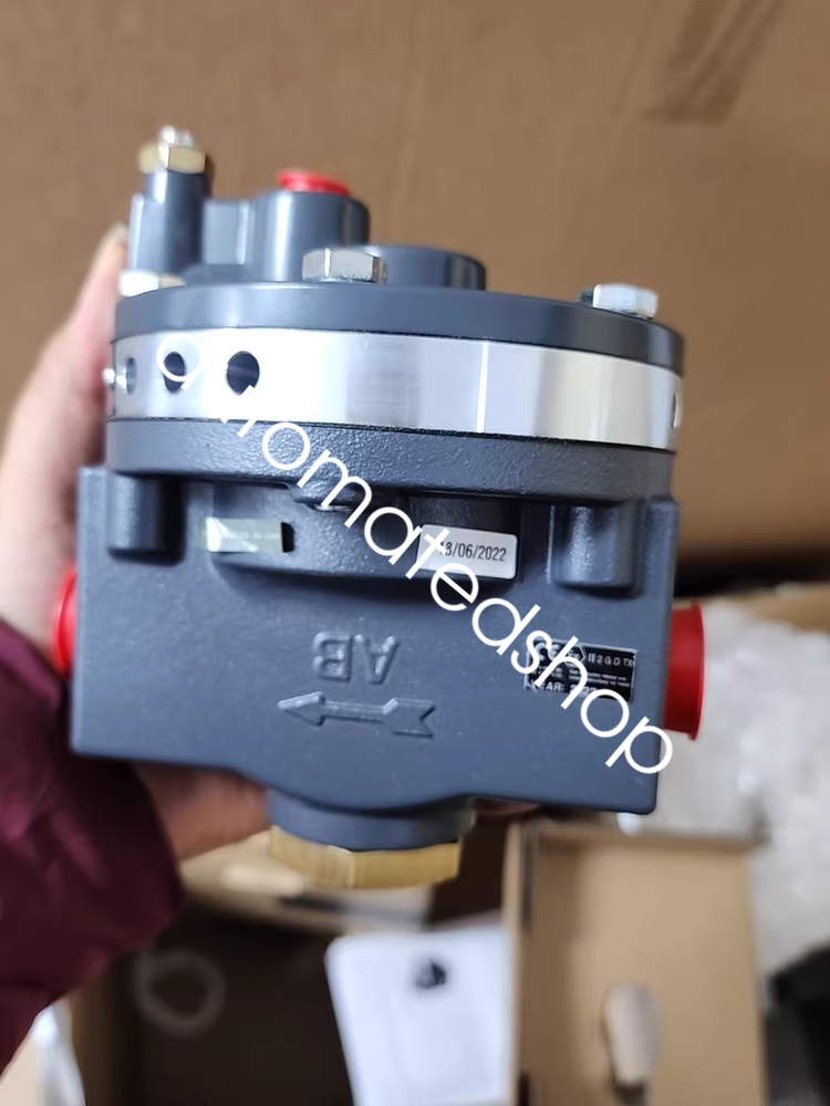 1PC Fisher 2625 Pneumatic Amplifier with Fast DHL or FedEx Shipping