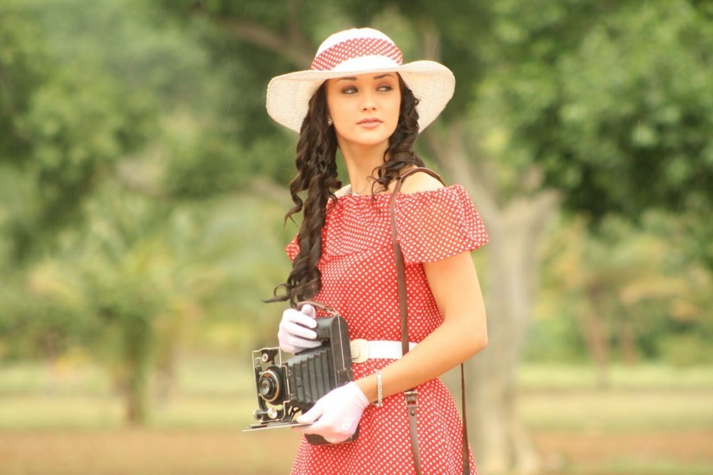 Amy Jackson Beautiful With Hat 8x10 Picture Celebrity Print