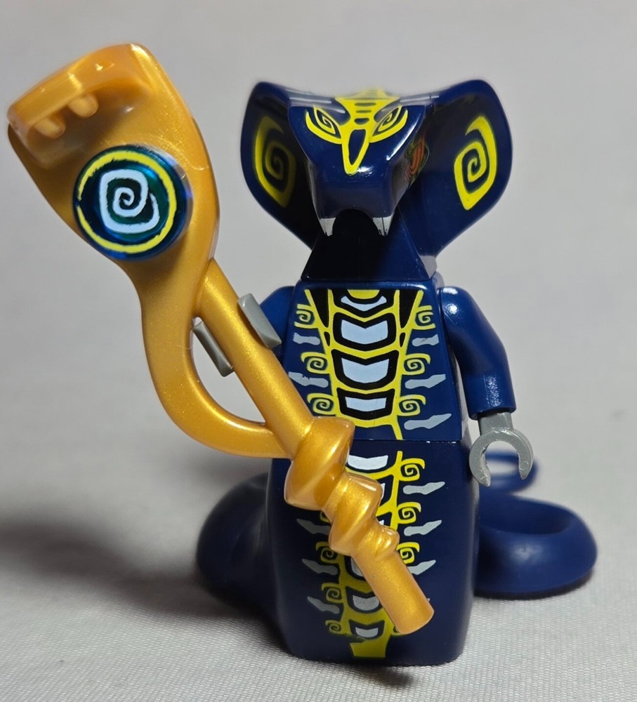 LEGO Ninjago Scales with 2 Serpent Scepters and Minifigure njo0040