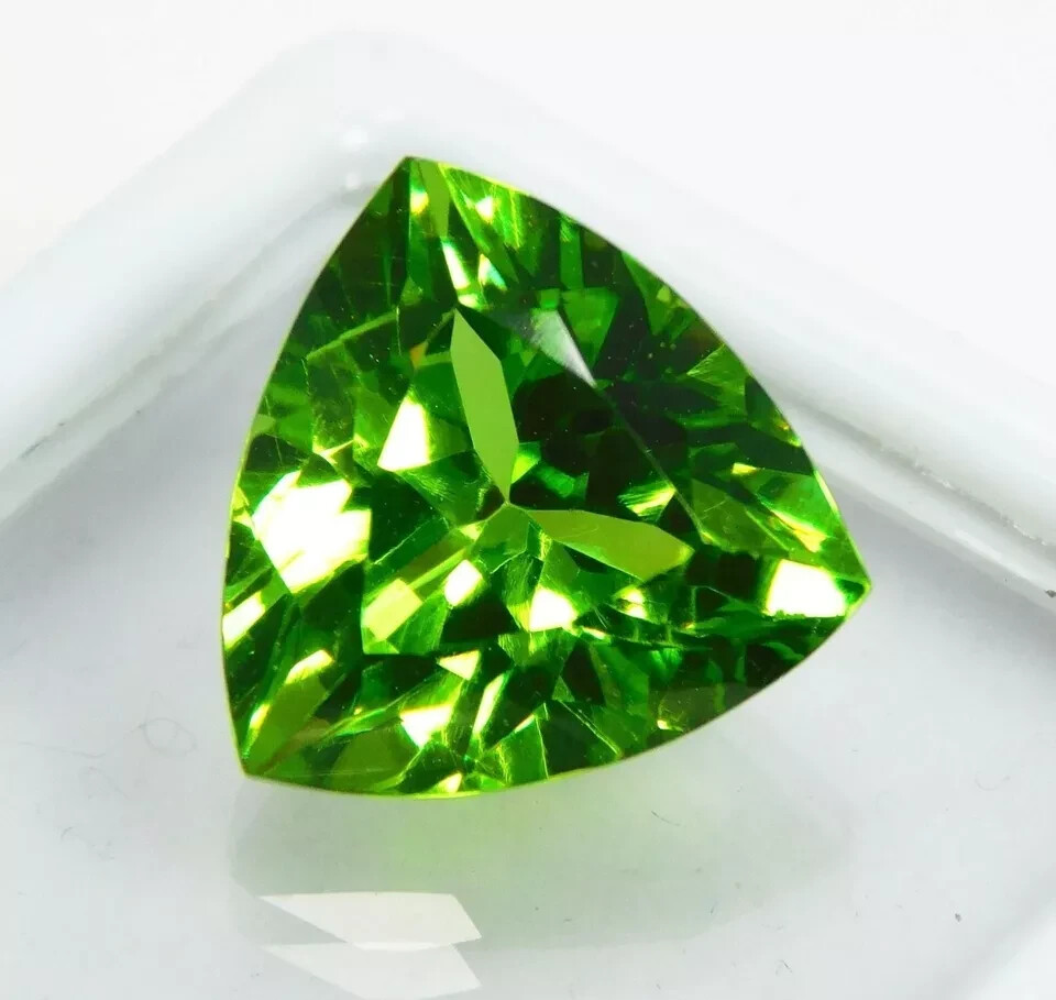 AA+++ Trillion Cut Green Peridot 10.20 Ct Natural VVS Certified Loose Gemstone-image