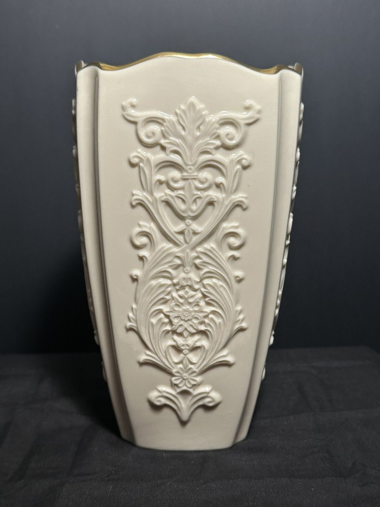 Lenox Eros Porcelain Vase 9x5 24K Gold Trim.