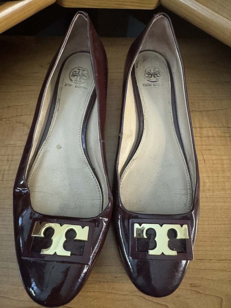 TORY BURCH Gigi Burgundy Leather Low Heel Pump with Gold T Logo Size 10M