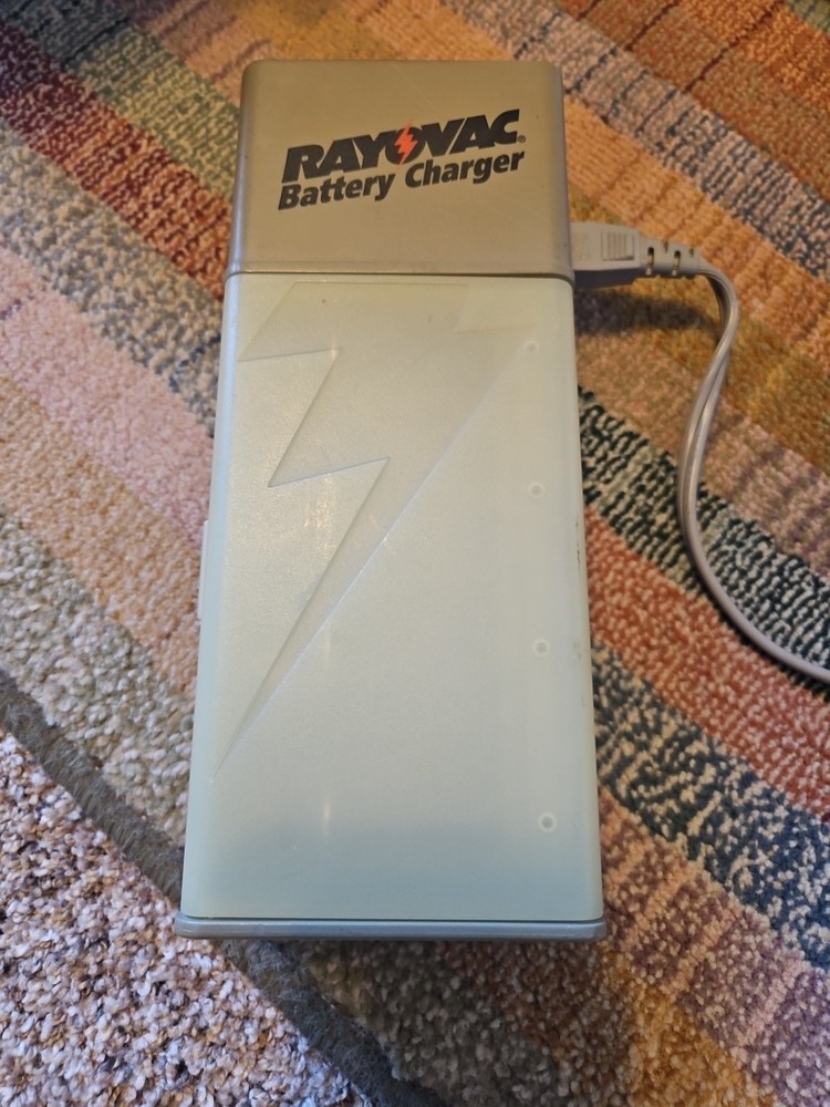 RAYOVAC Universal Battery Charger PS3 Rechargeable Alkaline & NiMH AAA AA C D 9V