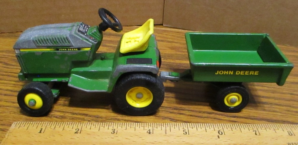 John Deere Lawn & Garden Tractor With Dump Cart Wagon 1/32 Ertl Toy Die Cast jd