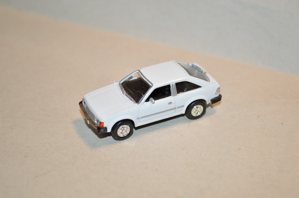 HO scale diecast vehicle Motor Max 1981 Ford Escort WHITE