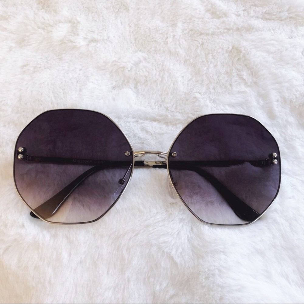Stylish Ada Black Round Geometric Sunglasses for Women