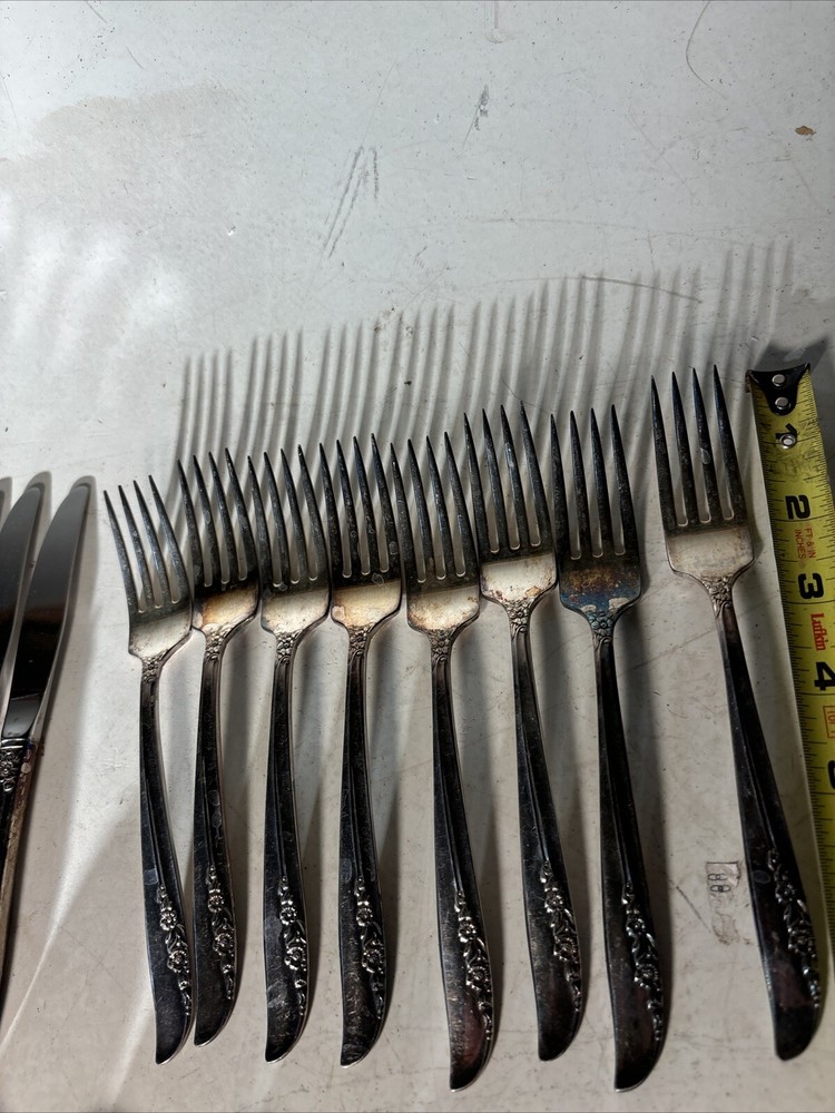 W.M Rogers Bros 1818 Silver plate Silverware 8 Forks