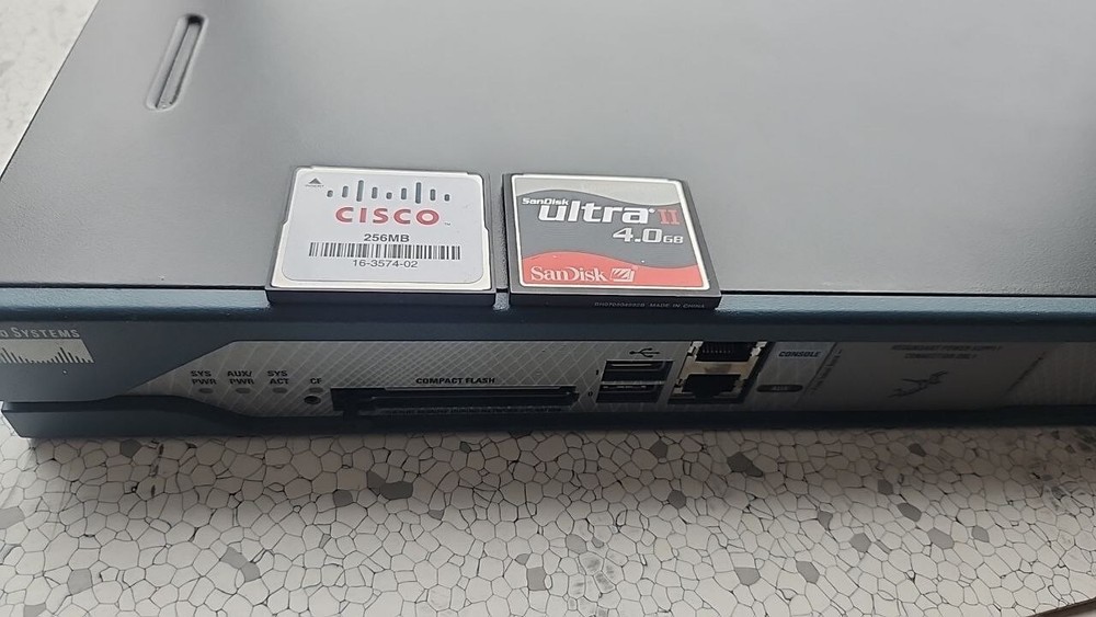 Cisco 2811 2-Port Gigabit Wired Router