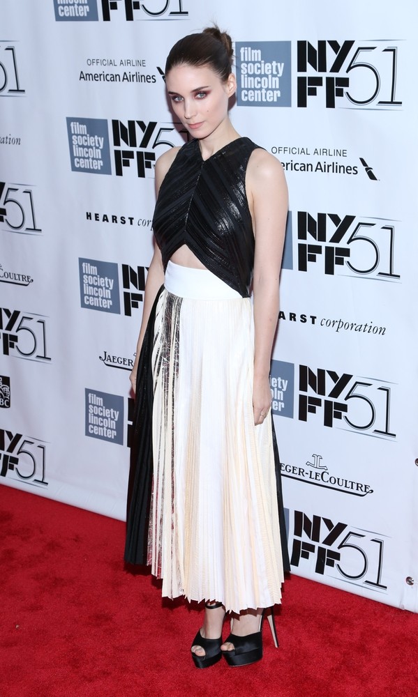 Heidi Albertsen Dark Look 8x10 Picture Celebrity Print