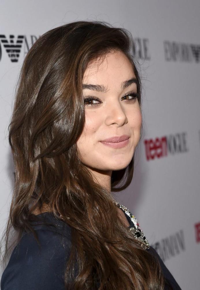 Hailee Steinfeld Tender Smile 8x10 Picture Celebrity Print