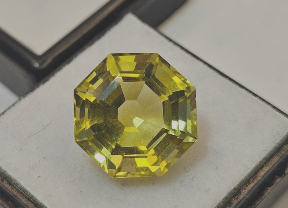 VVS Natural Yellow Sapphire Hexagon Cut 8-9 Ct Loose Gemstone for Pendants