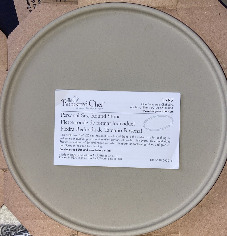 Pampered Chef Personal Size Pizza Stone Round  1387 ~ NEW