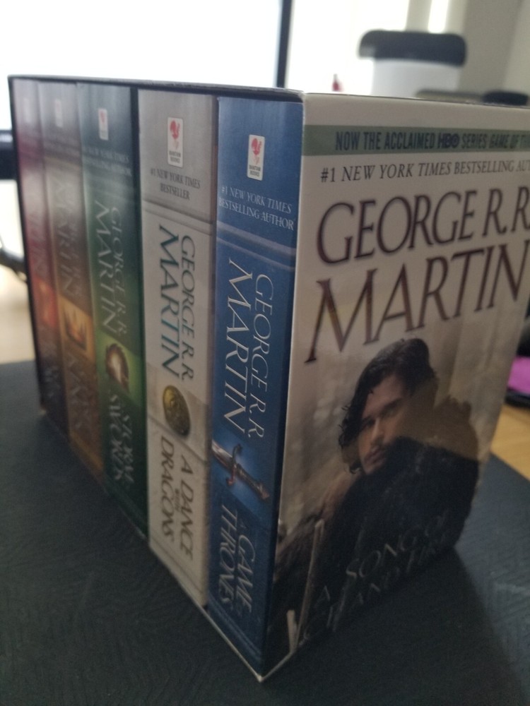 George R R Martin A Song of Ice and Fire 5 Book Paperback Box Set-image