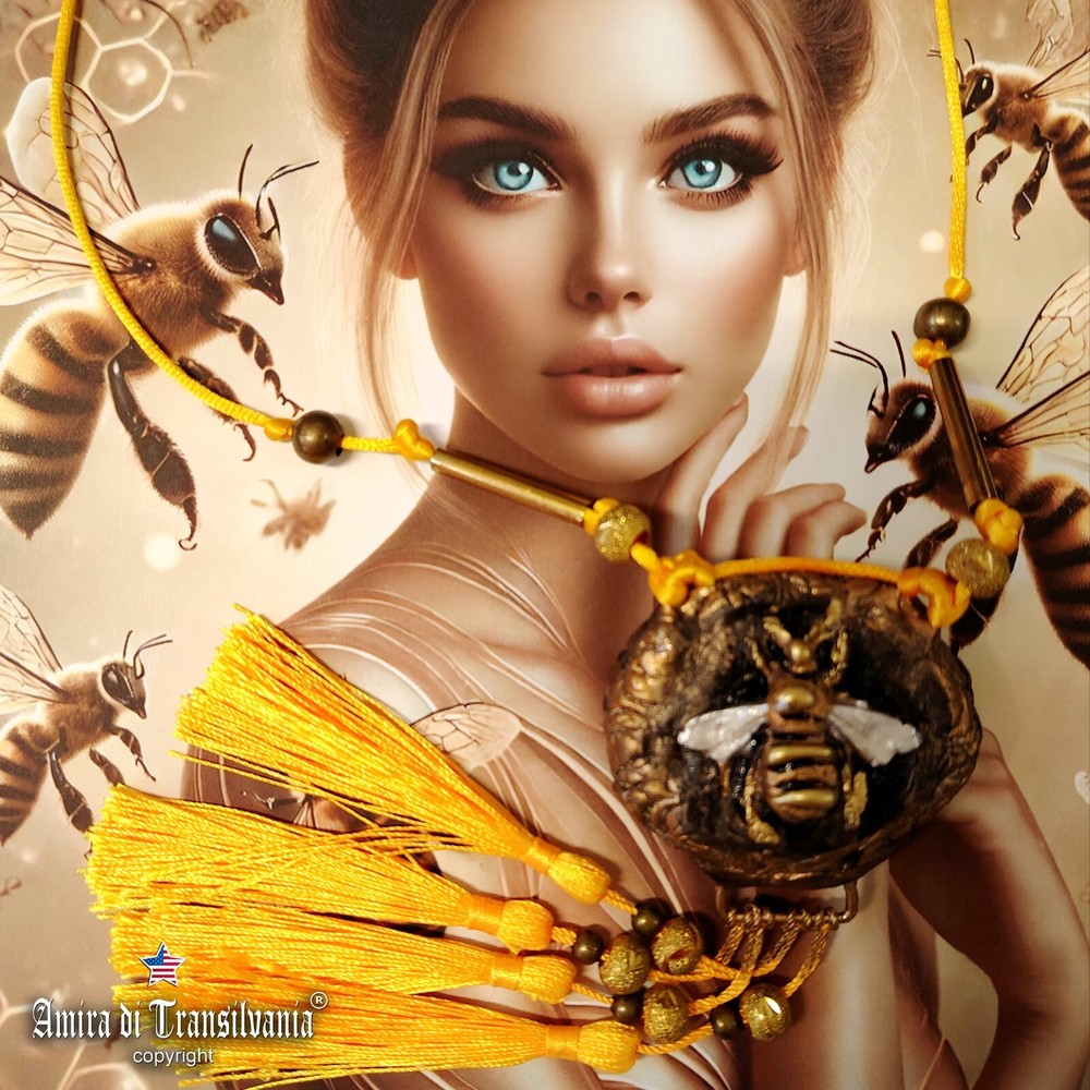 Collar colgante amuleto fortuna atracción talismán flor abeja miel dinero-image