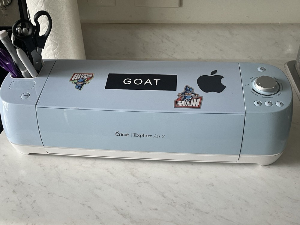 Cricut Explore Air 2 Smart Cutting Machine Light Blue in Great Condition with Original Box