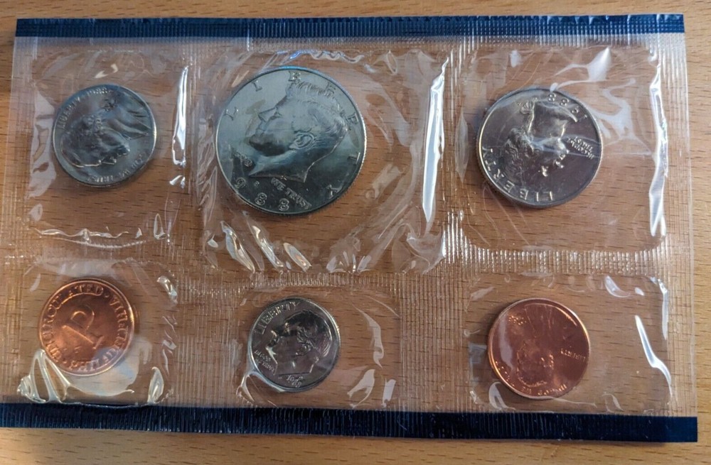 1988 United States Mint Set w/ OGP & COA Blue and Red