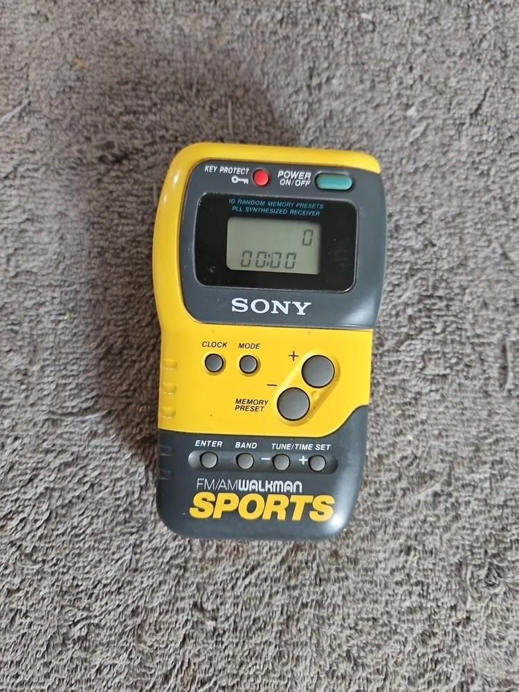 Vintage Sony Walkman Sports FM/AM Radio SRF-M70 Works Great no buds