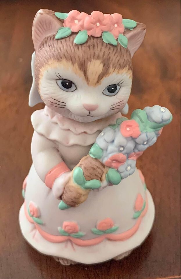 Vintage Bronson Collectibles Bride Kitty Figurine for Collectors and Enthusiasts
