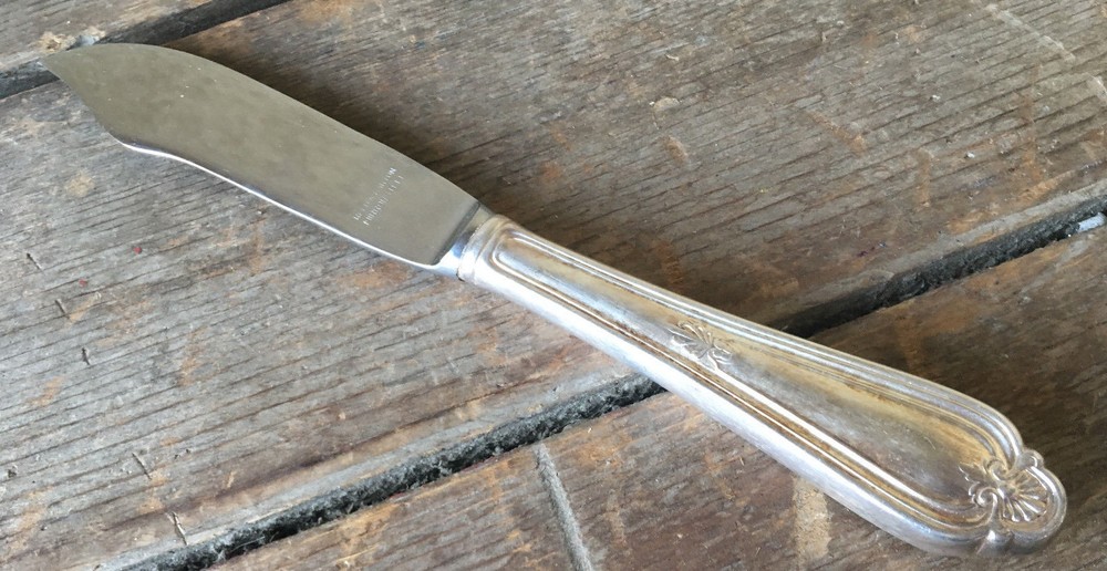 1 Solid Fish Knife Reed Barton Corsican 1926 Plumes Silverplate RARE Mirrorstele