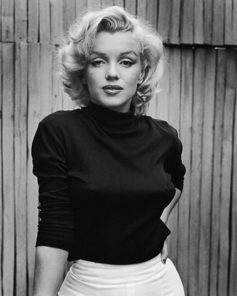 Marilyn Monroe Black And White Looking Sexy 8x10 Picture Celebrity Print