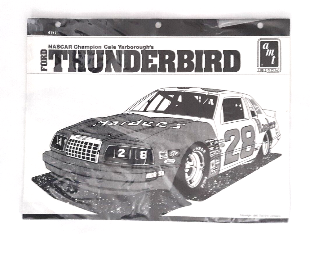1:16 AMT Ertl Ford Thunderbird Hardee's #28 NASCAR Model Kit