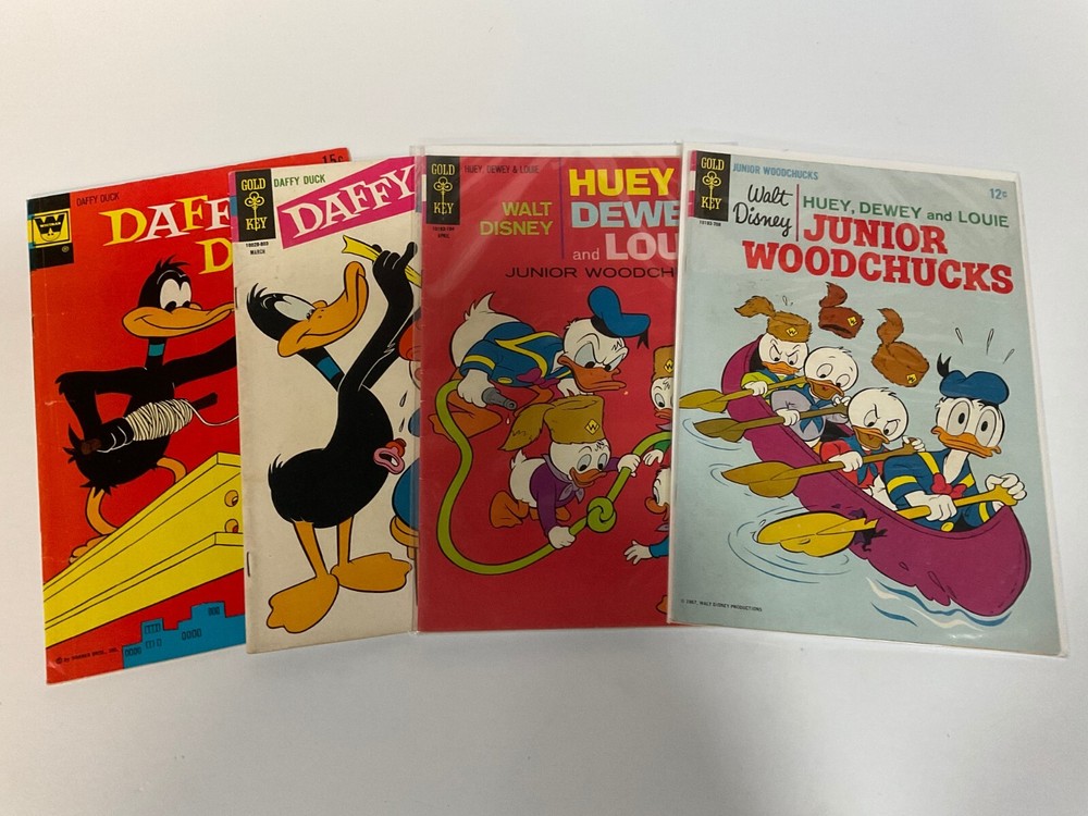 Vintage Disney Huey Dewey Louie & Daffy Duck Comic Lot of 4
