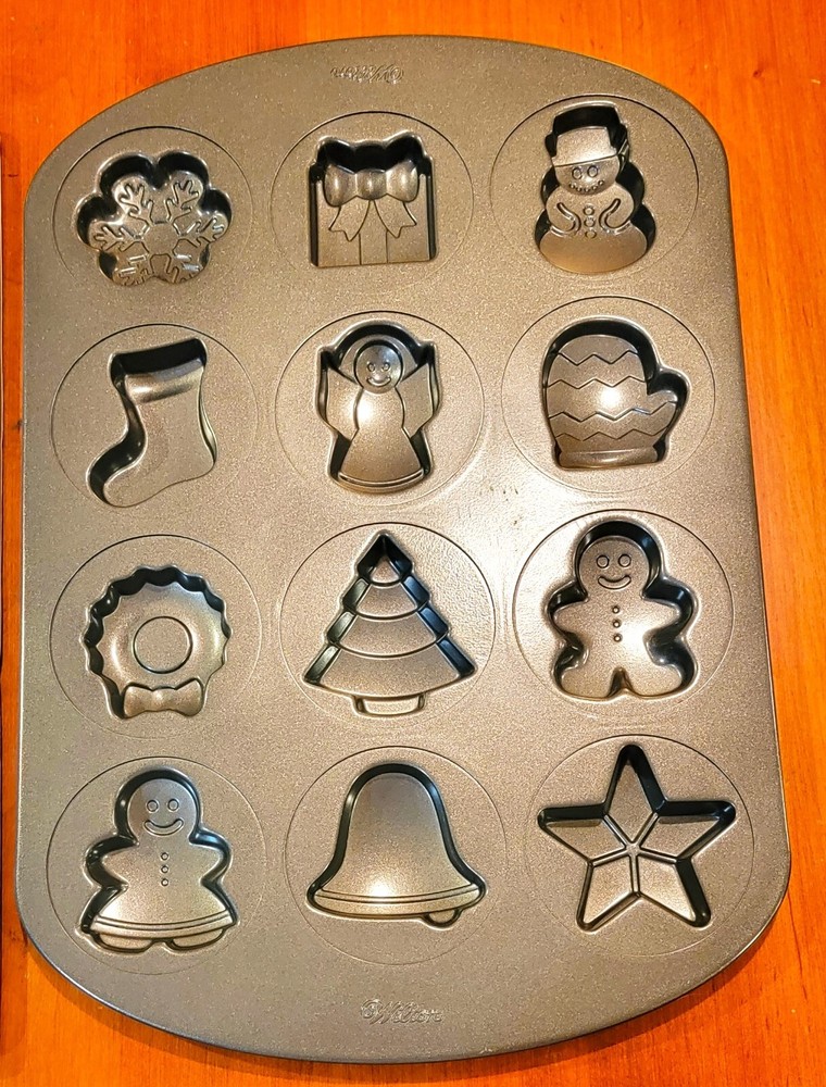 1986 Wilton Christmas Candy Mold Set with Reindeer Santa Snowmen Star Design