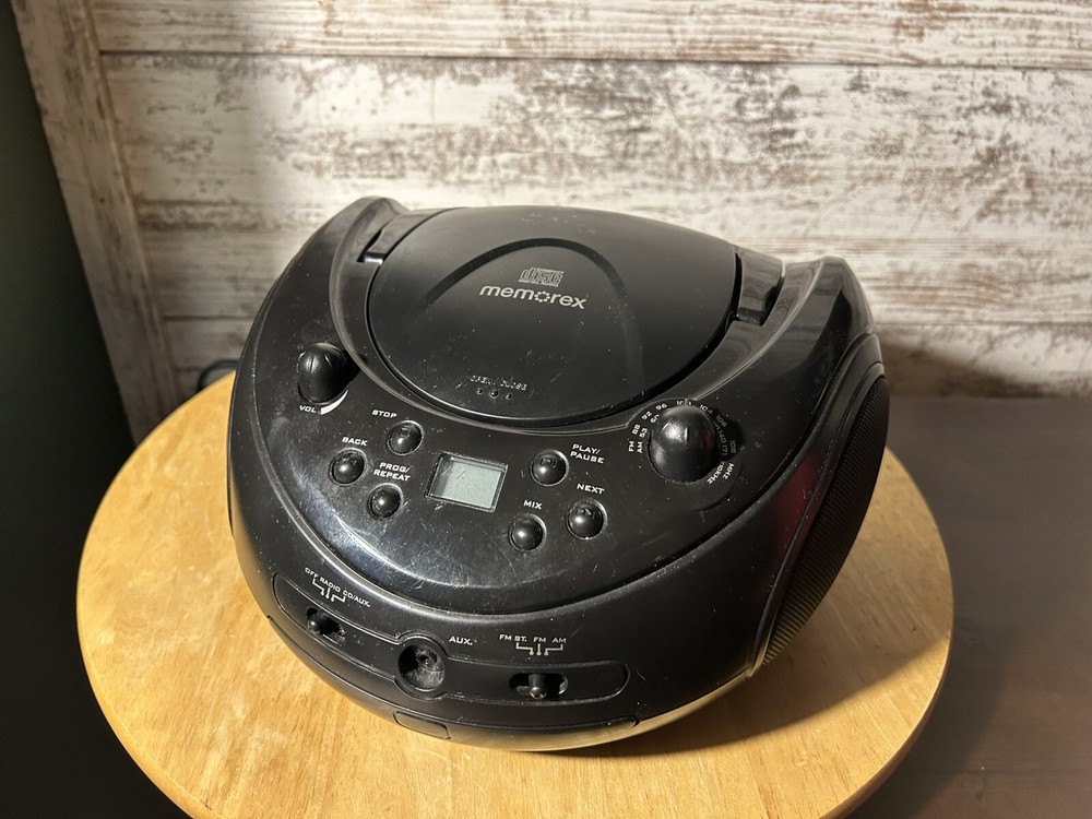 Memorex MP3221 AM/FM Radio/CD Player/Aux.  Portable Boombox W/Power Cord Working