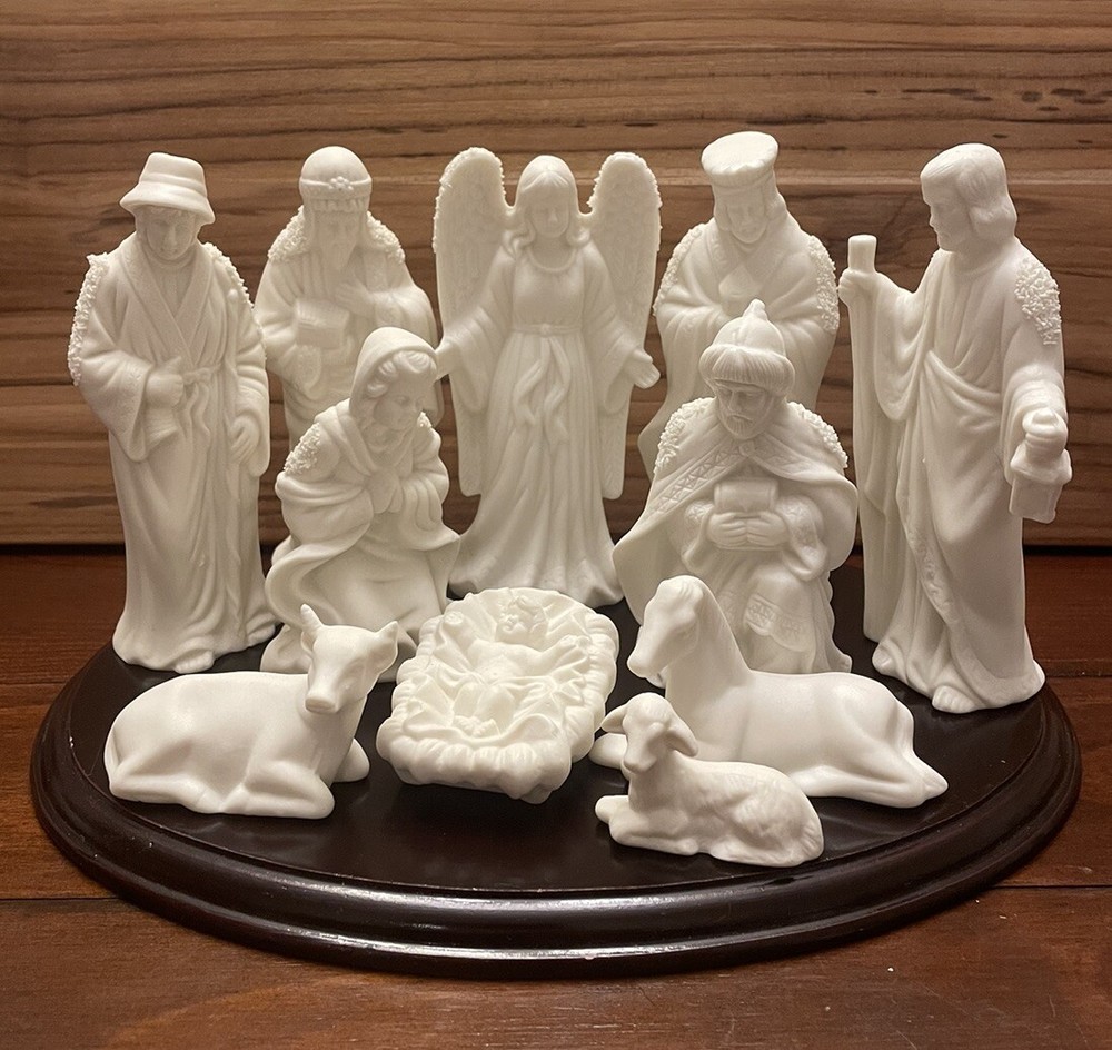 Holiday Collection Porcelain 12 Piece Nativity Set On Wood Base W/ Box Complete