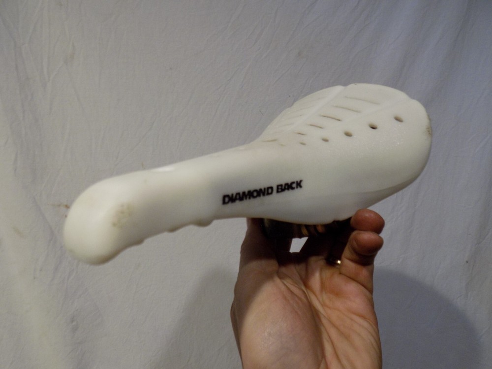 1980s DIAMONDBACK 2123 BMX BIKE SEAT WHITE GT PERFORMER HUTCH DETOUR OLD SCHOOL