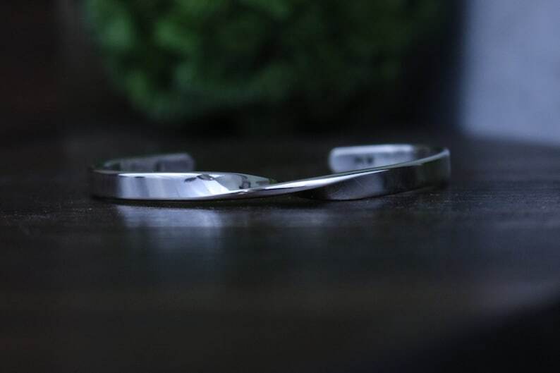 BAYLOR Bracelet-Bright Polished Sterling Silver Mobius Twist Cuff Bracelet AK101