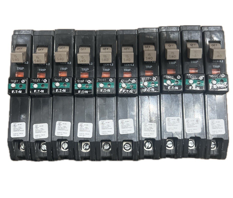 LOT OF 10 NEW Eaton CHFP115AF 15Amp 1Pole Circuit Breaker AFCI ArcFault Plug On