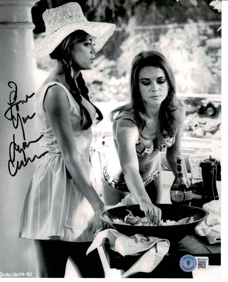 DYAN CANNON SIGNED 8x10  PHOTO 'HEAVEN CAN WAIT